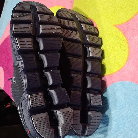 On Cloud 5 Waterproof - Picture 5 of 9